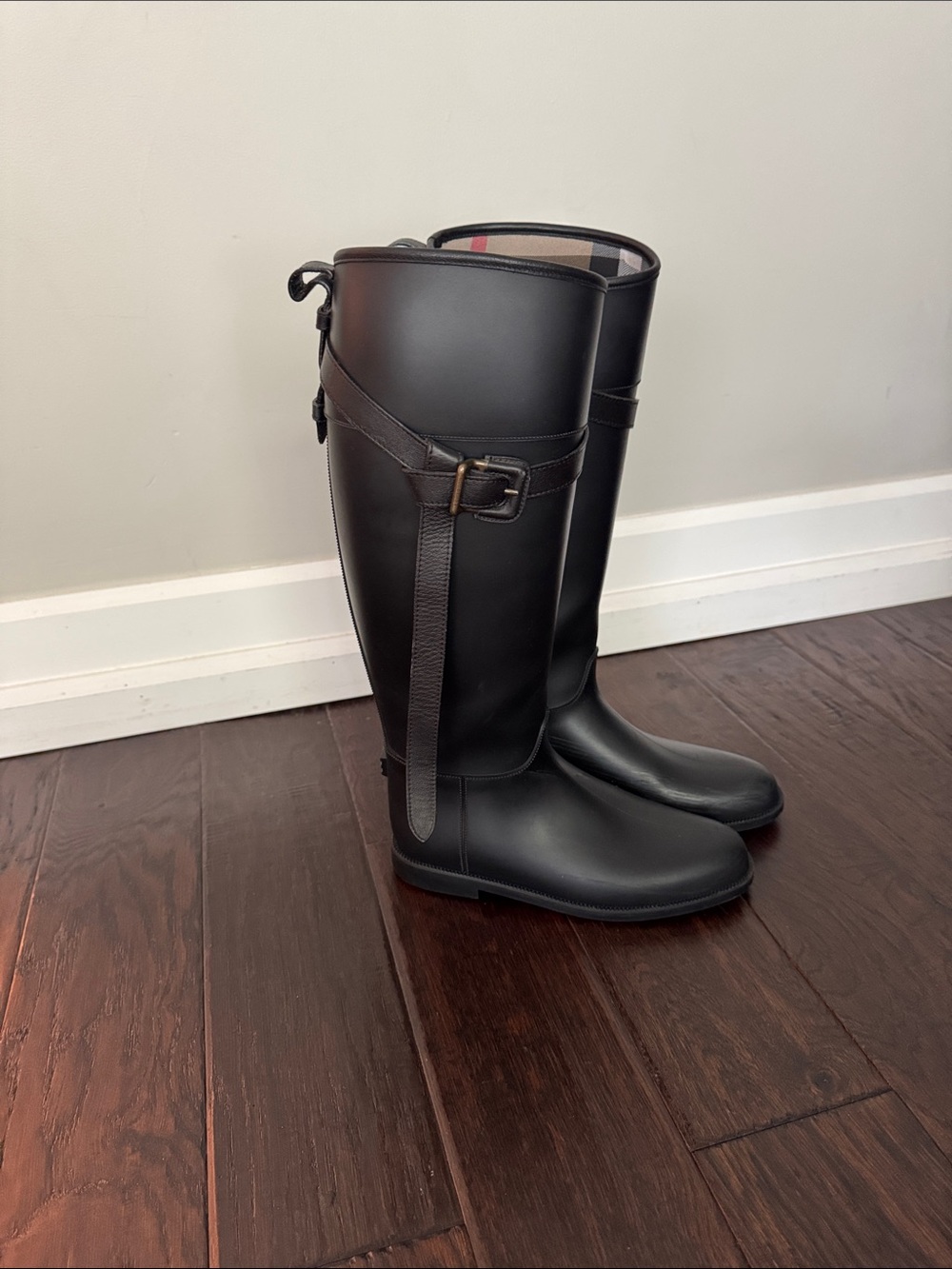 Burberry Equestrian Style Rain Boots